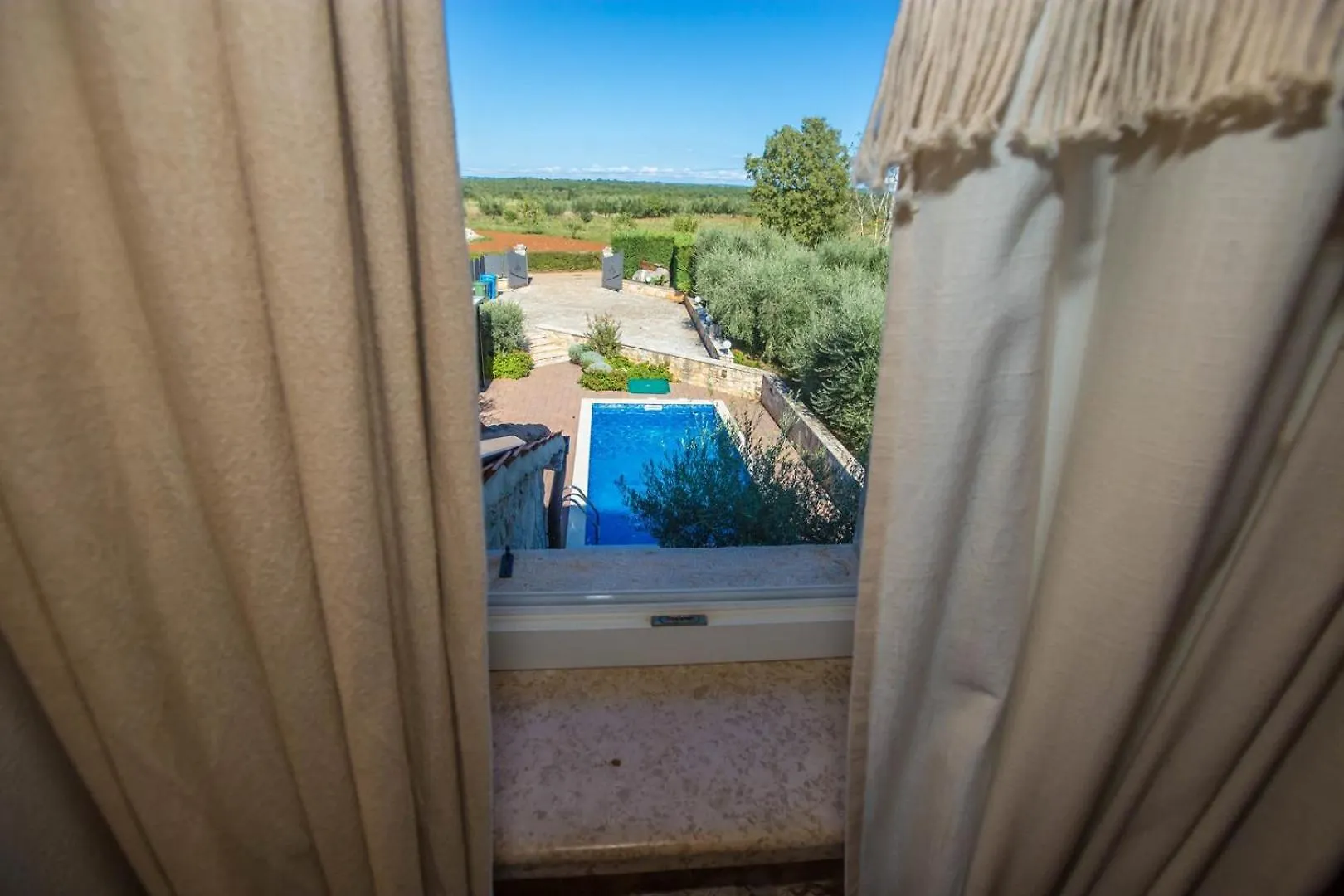 פורץ Villa Meri