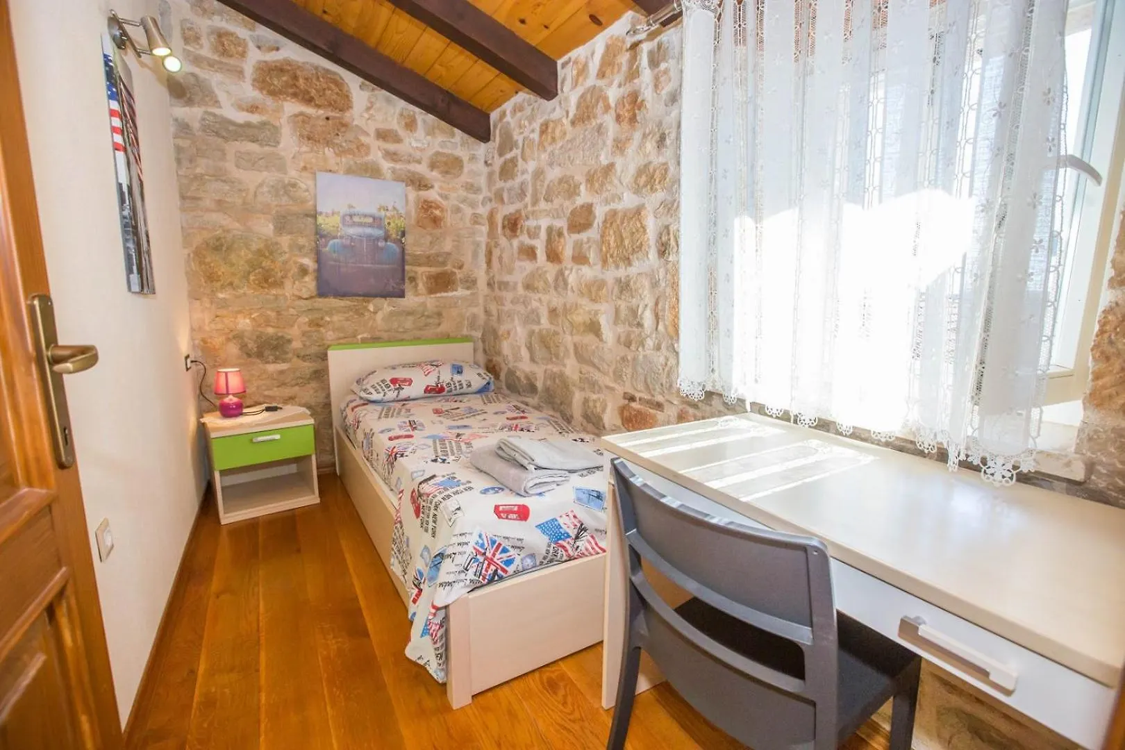 פורץ Villa Meri