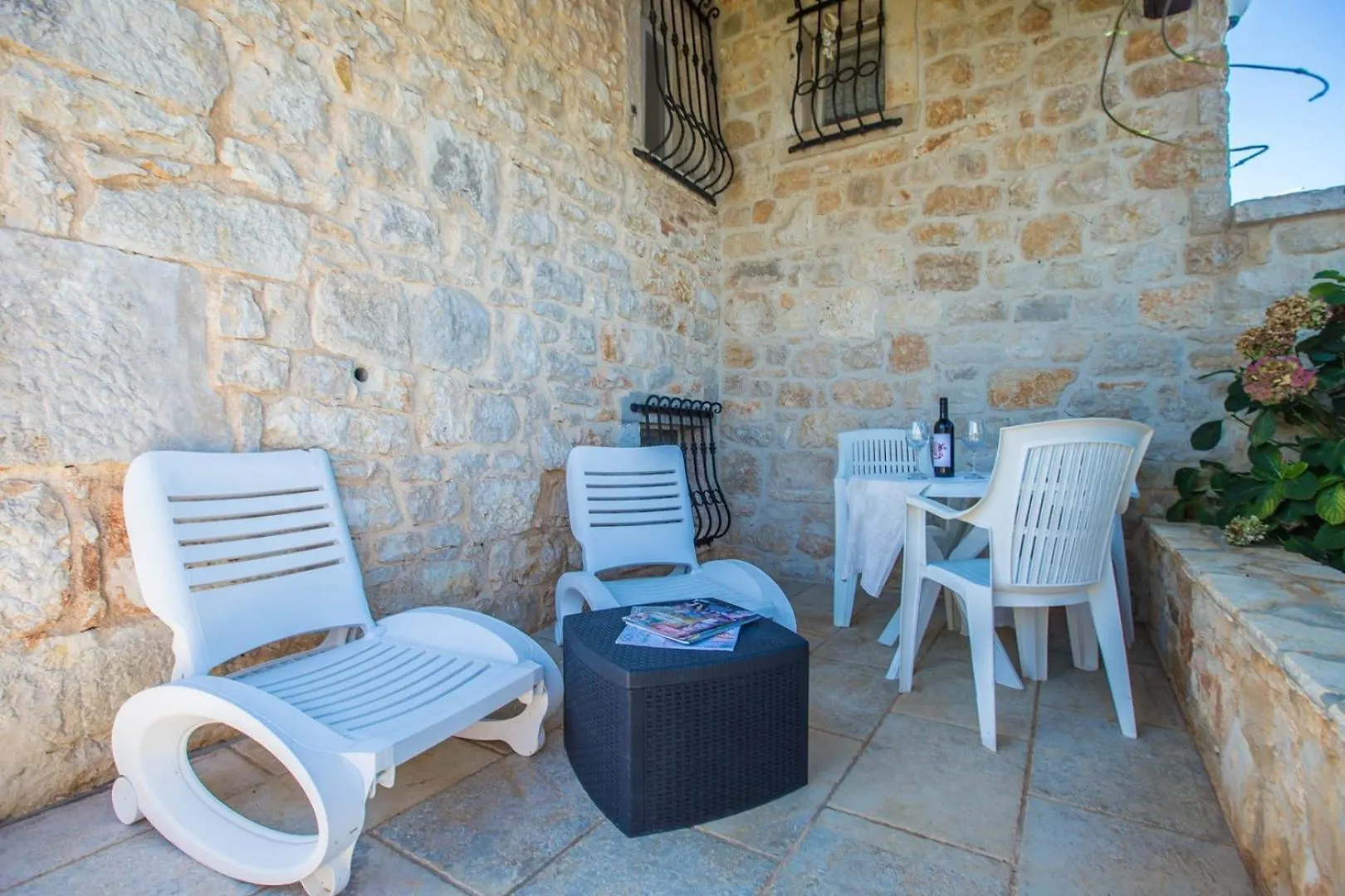 פורץ Villa Meri